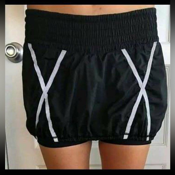 Lululemon skort - Picture 1 of 5